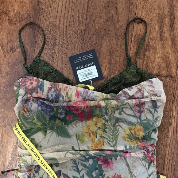 Aliava (formerly Alieva) Evita Floral and Lace Midi Dress - Picture 3 of 11